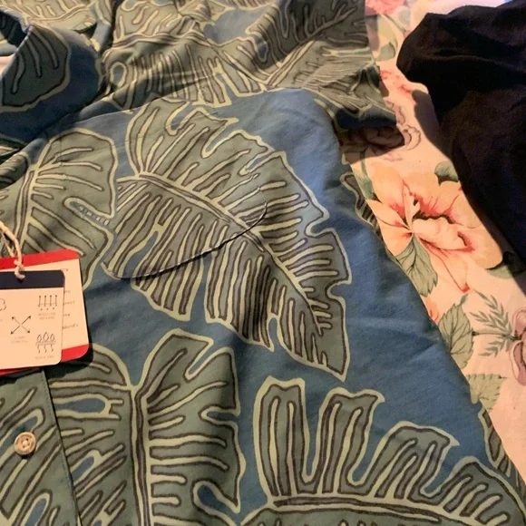 Joe Kealoha’s Women’s Button Down Short Sleeve Blouse Size Large - Picture 7 of 7